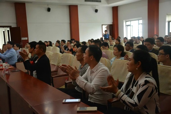“武漢好人圈”百姓宣講團走進武漢中央商務(wù)區(qū)