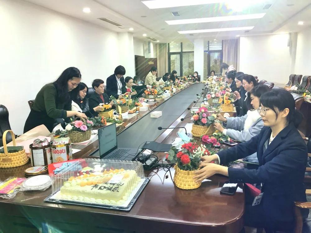春色覆江城 花香商務區(qū)